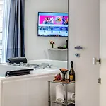 Πανσιόν Gallery 4*